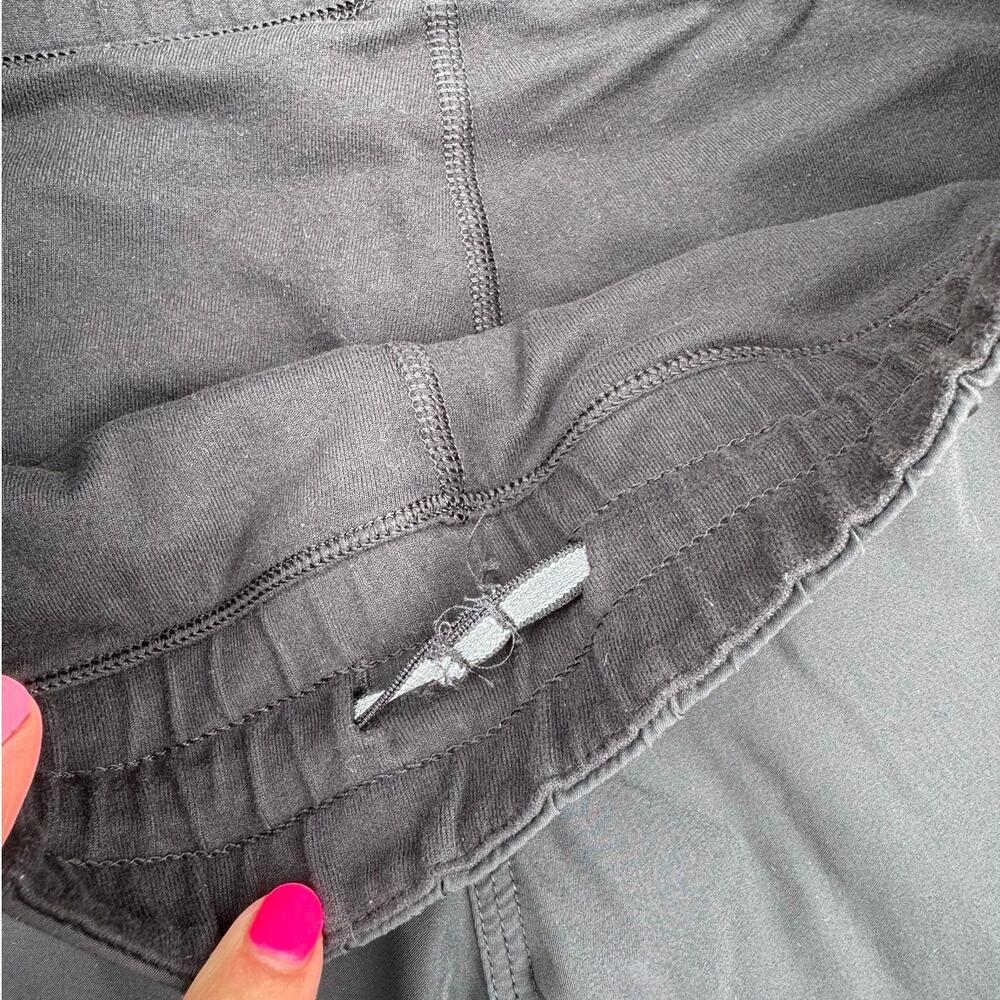 Lululemon Run size 6 RARE DISCONTINUED Dog Runner Lined Pants - Black - Picture 11 of 14
